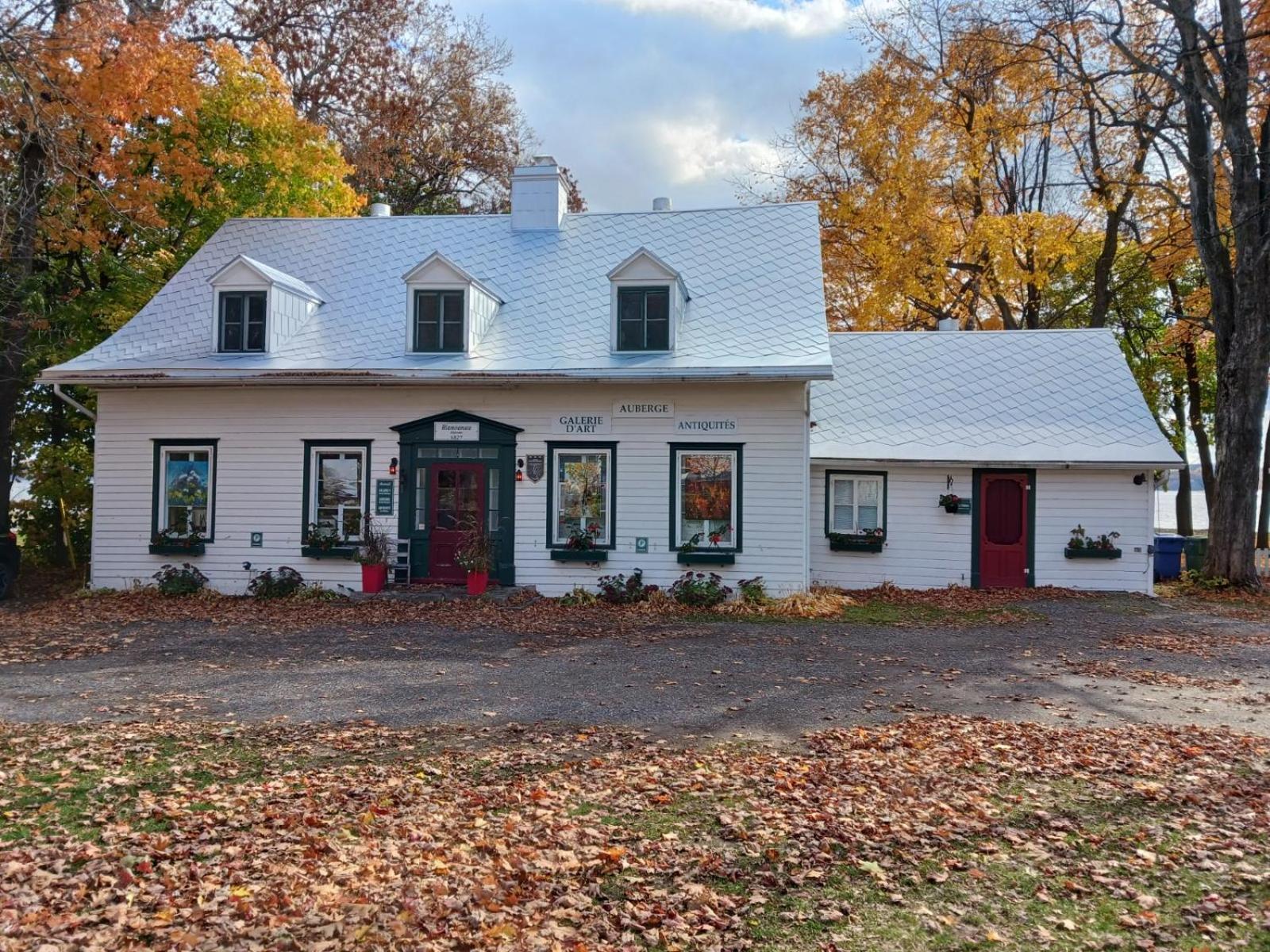 Auberge Les Blancs Moutons Saint-Laurent-de-l'ile d'Orleans Bagian luar foto