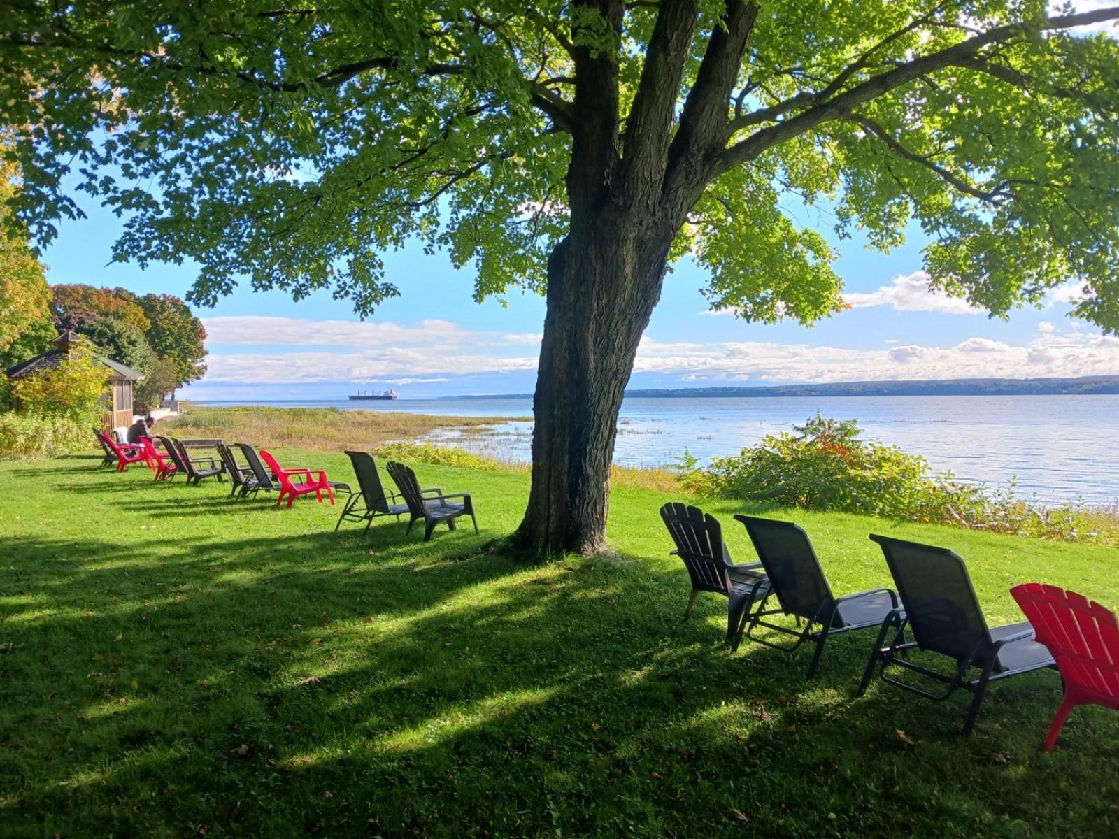 Auberge Les Blancs Moutons Saint-Laurent-de-l'ile d'Orleans Bagian luar foto