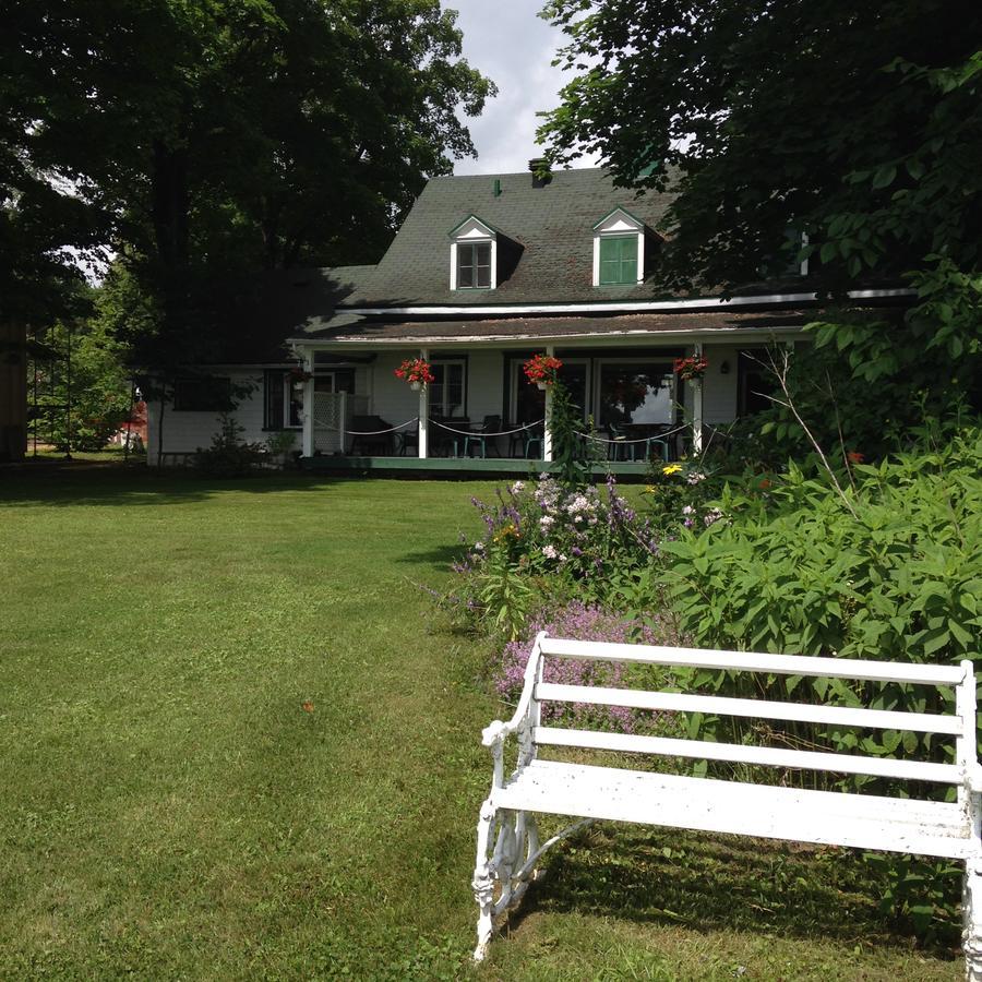 Auberge Les Blancs Moutons Saint-Laurent-de-l'ile d'Orleans Bagian luar foto