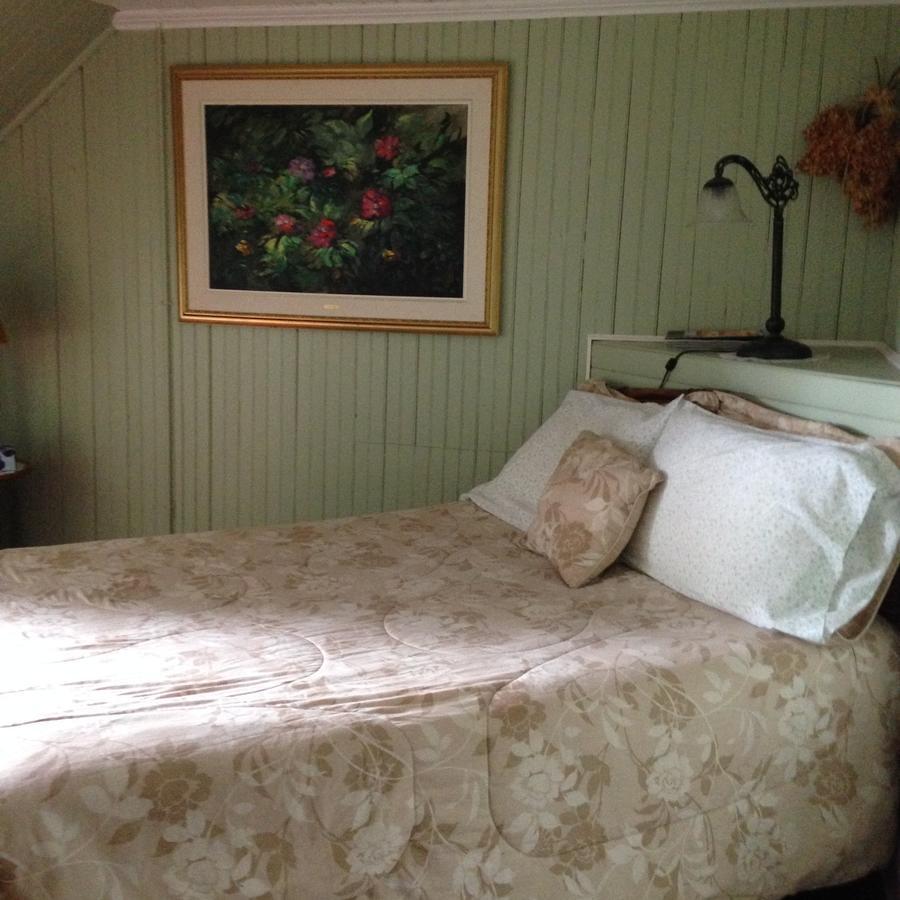 Auberge Les Blancs Moutons Saint-Laurent-de-l'ile d'Orleans Bagian luar foto