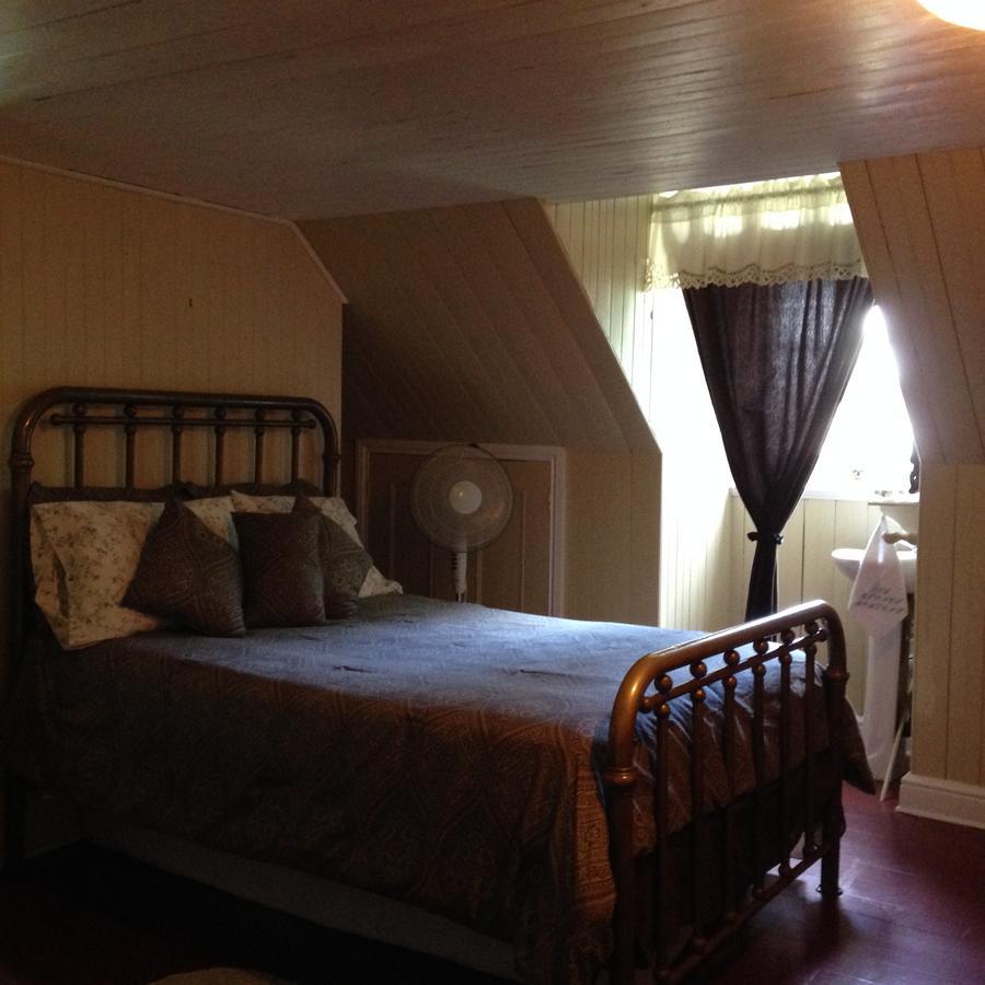 Auberge Les Blancs Moutons Saint-Laurent-de-l'ile d'Orleans Bagian luar foto