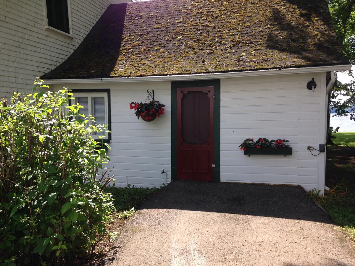 Auberge Les Blancs Moutons Saint-Laurent-de-l'ile d'Orleans Bagian luar foto